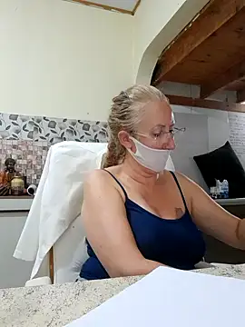 Snapshot of MILEIDE980 chatting on 03.08.25 MILEIDE980 online show from 03.08.25