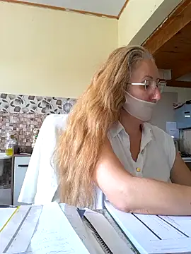 Snapshot of MILEIDE980 chatting on 03.19.25 MILEIDE980 online show from 03.19.25