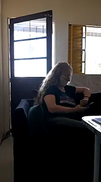 Snapshot of MILEIDE980 chatting on 03.21.25 MILEIDE980 online show from 03.21.25