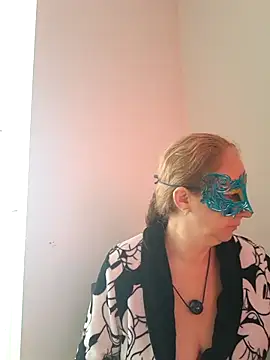 Snapshot of MILEIDE980 chatting on 09.29.25 MILEIDE980 online show from 09.29.25