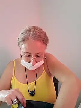 Snapshot of MILEIDE980 chatting on 10.27.25 MILEIDE980 online show from 10.27.25