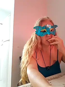 Snapshot of MILEIDE980 chatting on 10.30.25 MILEIDE980 online show from 10.30.25