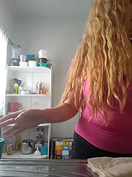 Snapshot of MILEIDE980 chatting on 11.18.25 MILEIDE980 online show from 11.18.25