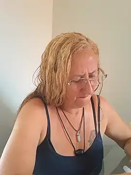 Snapshot of MILEIDE980 chatting on 11.21.25 MILEIDE980 online show from 11.21.25