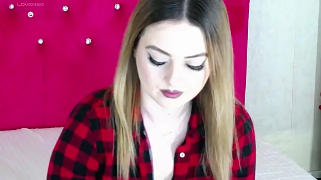 Snapshot of Erryka chatting on 02.25.25 Erryka online show from 02.25.25