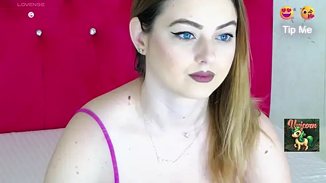 Snapshot of Erryka chatting on 03.10.25 Erryka online show from 03.10.25