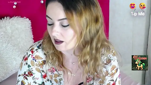 Snapshot of Erryka chatting on 03.22.25 Erryka online show from 03.22.25