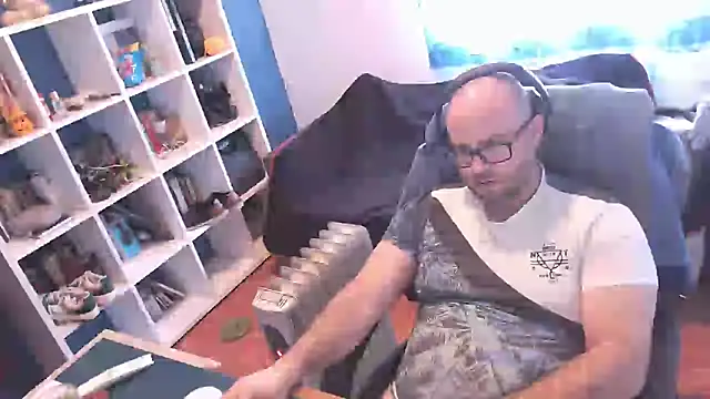 ravingr4d4 online show from 02.26.25