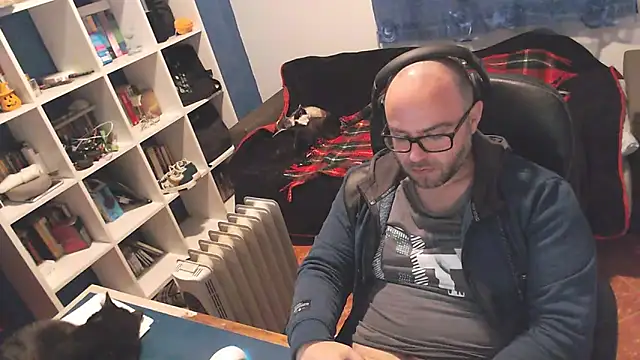 ravingr4d4 online show from 02.28.25