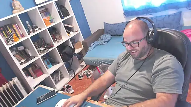 ravingr4d4 online show from 09.19.25