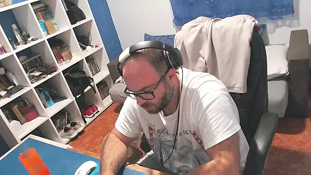 ravingr4d4 online show from 10.04.25