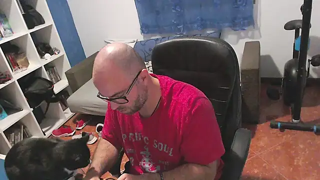 ravingr4d4 online show from 10.17.25