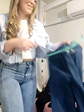 Snapshot of Daniela77771 chatting on 09.14.25 Daniela77771 online show from 09.14.25