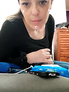 Snapshot of Daniela77771 chatting on 09.27.25 Daniela77771 online show from 09.27.25