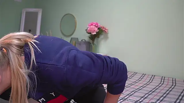 CelineConner online show from 02.04.25