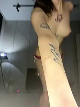 Snapshot of Yunasi chatting on 02.13.25 Yunasi online show from 02.13.25