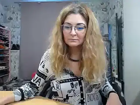 Helen1974 online show from 02.19.25