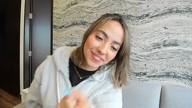 Sophi  a online show from 03.19.25