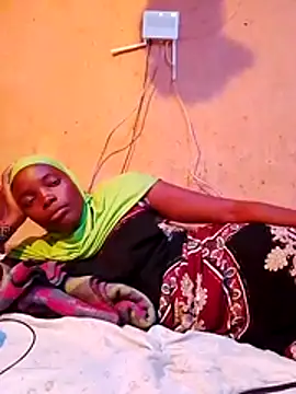 cute naimah online show from 11.22.25