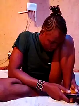 cute naimah online show from 11.25.25