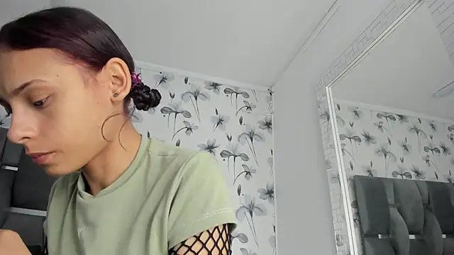 Snapshot of Ehotloveaxxx chatting on 03.18.25 Ehotloveaxxx online show from 03.18.25