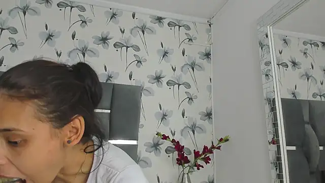 Snapshot of Ehotloveaxxx chatting on 10.21.25 Ehotloveaxxx online show from 10.21.25