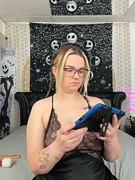 Snapshot of DaisieMaeXO chatting on 01.03.25 DaisieMaeXO online show from 01.03.25