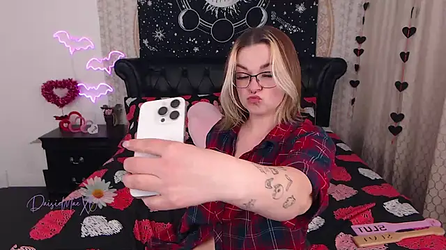 Snapshot of DaisieMaeXO chatting on 02.09.25 DaisieMaeXO online show from 02.09.25