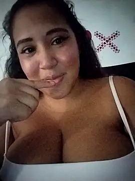 Snapshot of I_am_yours- chatting on 04.23.26 I am yours- online show from 04.23.26