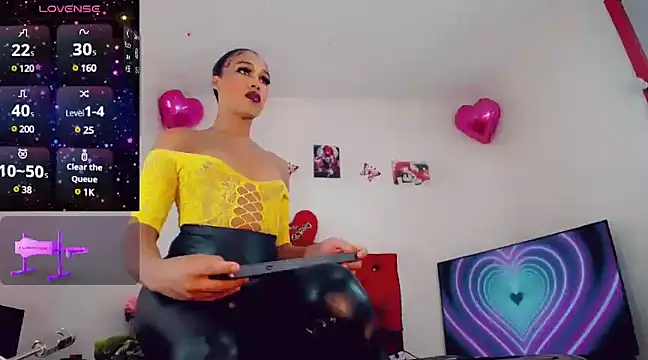 Snapshot of _ChanellR_ chatting on 12.13.24 ChanellR online show from 12.13.24