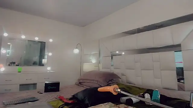 Snapshot of _ChanellR_ chatting on 03.06.25 ChanellR online show from 03.06.25