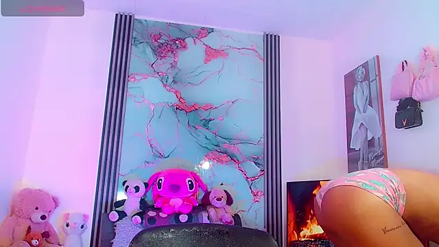 Snapshot of _ChanellR_ chatting on 09.27.25 ChanellR online show from 09.27.25