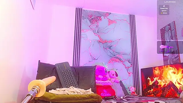 Snapshot of _ChanellR_ chatting on 09.29.25 ChanellR online show from 09.29.25