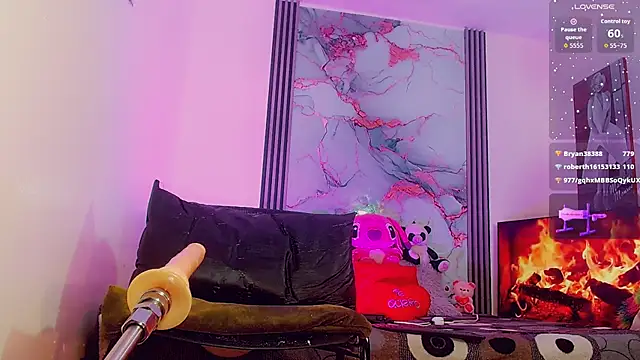 Snapshot of _ChanellR_ chatting on 10.07.25 ChanellR online show from 10.07.25