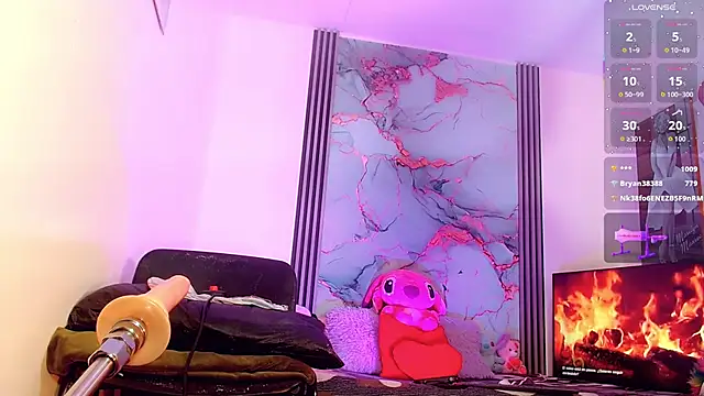 Snapshot of _ChanellR_ chatting on 10.17.25 ChanellR online show from 10.17.25