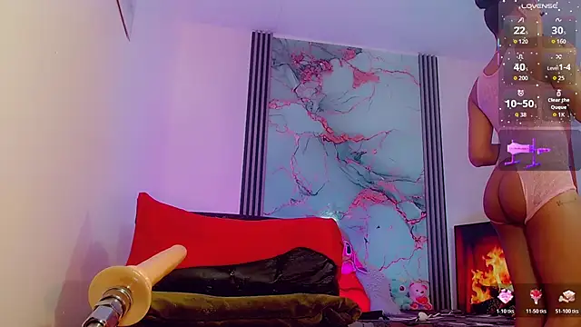 Snapshot of _ChanellR_ chatting on 11.04.25 ChanellR online show from 11.04.25