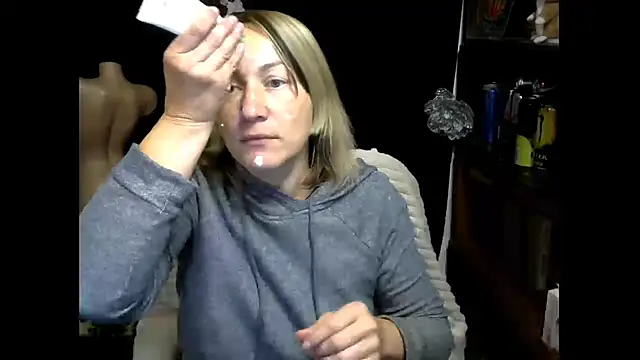 wLESLYMOSw online show from 09.29.25