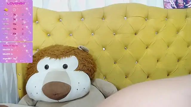 Snapshot of moniquehicks chatting on 02.20.25 moniquehicks online show from 02.20.25