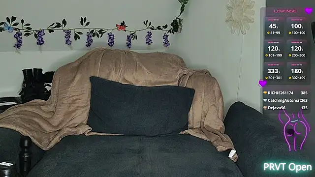 Snapshot of Sunshine-Darkness chatting on 10.24.25 Sunshine-Darkness online show from 10.24.25