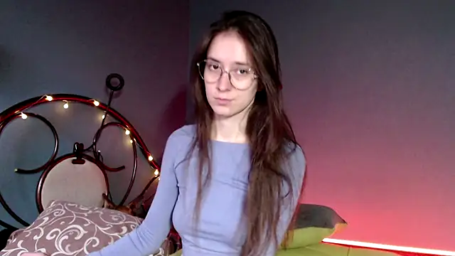 Snapshot of wow__kelly chatting on 12.08.24 wow kelly online show from 12.08.24