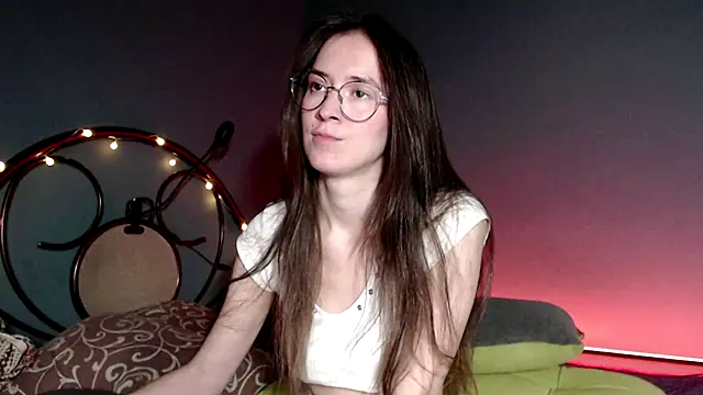 Snapshot of wow__kelly chatting on 12.14.24 wow kelly online show from 12.14.24