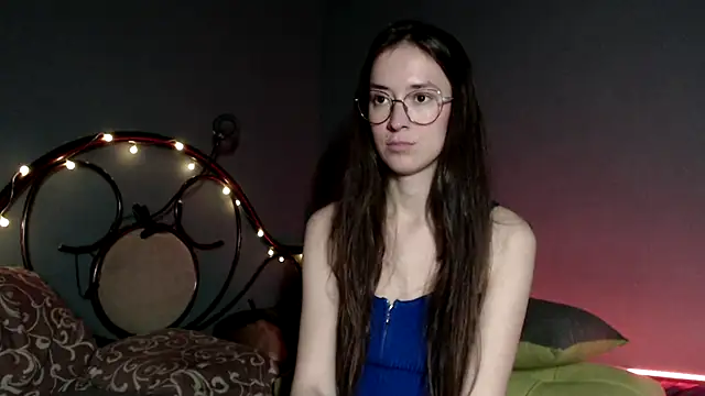 Snapshot of wow__kelly chatting on 12.18.24 wow kelly online show from 12.18.24