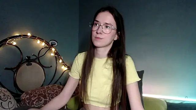 Snapshot of wow__kelly chatting on 02.08.25 wow kelly online show from 02.08.25