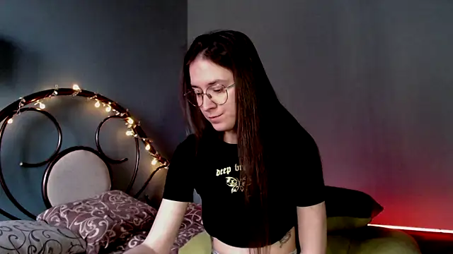 Snapshot of wow__kelly chatting on 02.19.25 wow kelly online show from 02.19.25