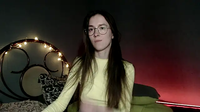 Snapshot of wow__kelly chatting on 03.10.25 wow kelly online show from 03.10.25