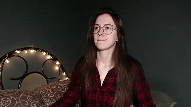 Snapshot of wow__kelly chatting on 10.04.25 wow kelly online show from 10.04.25