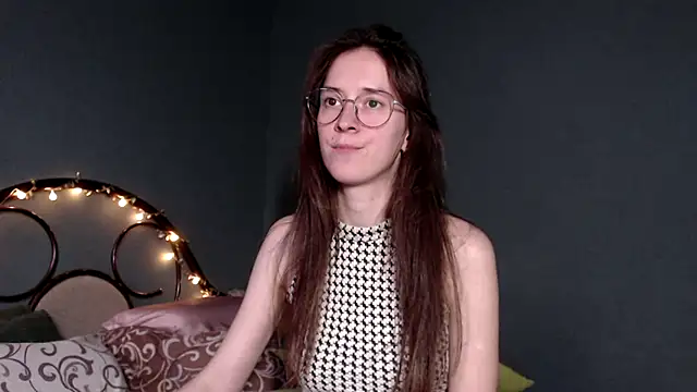 Snapshot of wow__kelly chatting on 10.11.25 wow kelly online show from 10.11.25