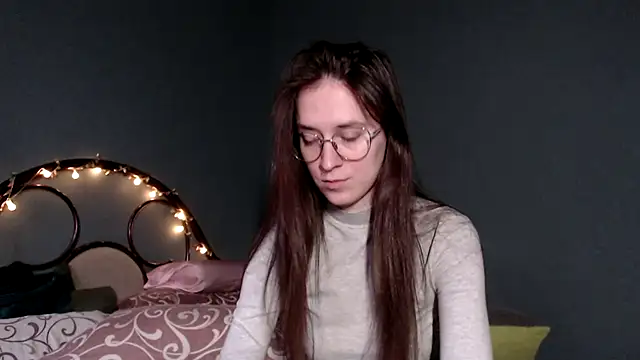 Snapshot of wow__kelly chatting on 10.12.25 wow kelly online show from 10.12.25