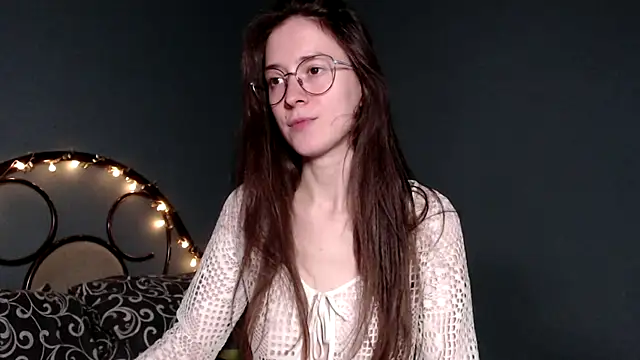 Snapshot of wow__kelly chatting on 10.18.25 wow kelly online show from 10.18.25