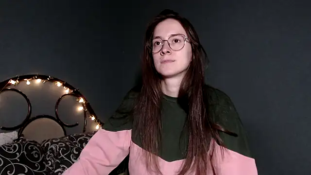 Snapshot of wow__kelly chatting on 10.19.25 wow kelly online show from 10.19.25